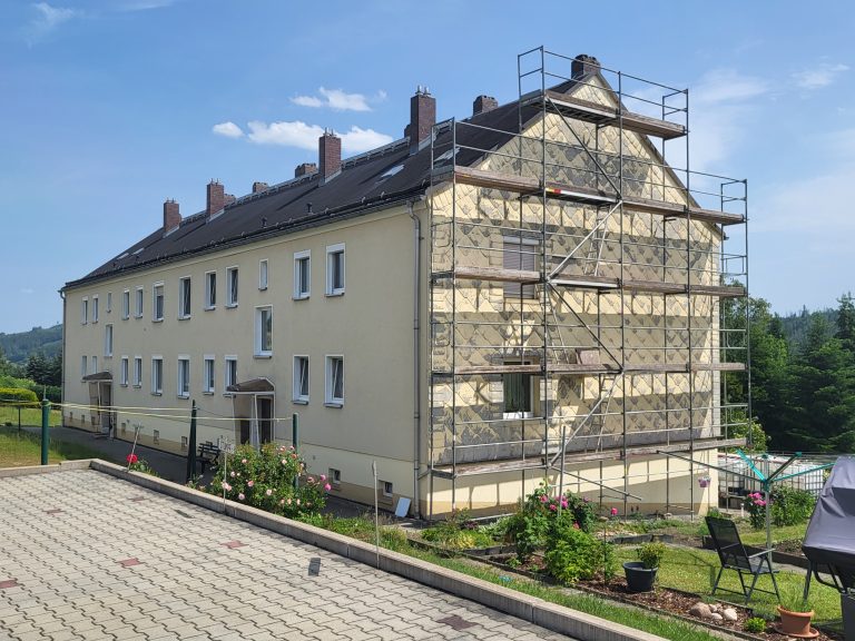 Reinigung Giebelseite August-Bebel-Straße 5/6 in Rosenthal am Rennsteig